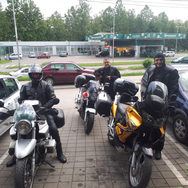 Polazak ispred clubhouse MK Istok Polazak ispred clubhouse MK Istok