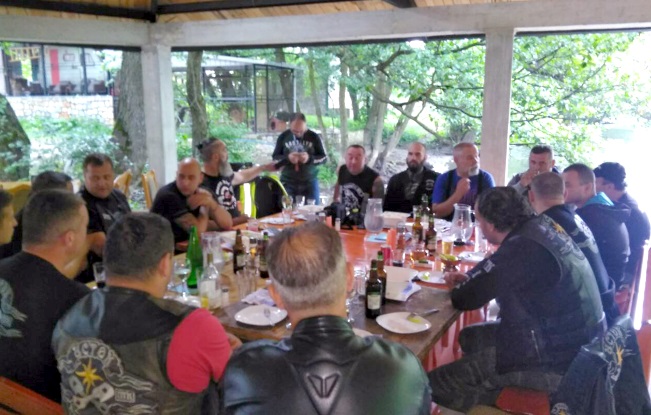 Ručak u restoranu Izvor na rijeci Treska