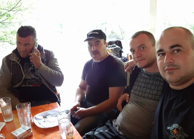Naši domaćini, Dragan, Goran, Mende i naš Nešo
