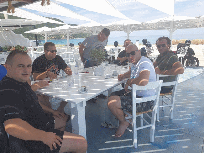 Jutarnja kafa na obali